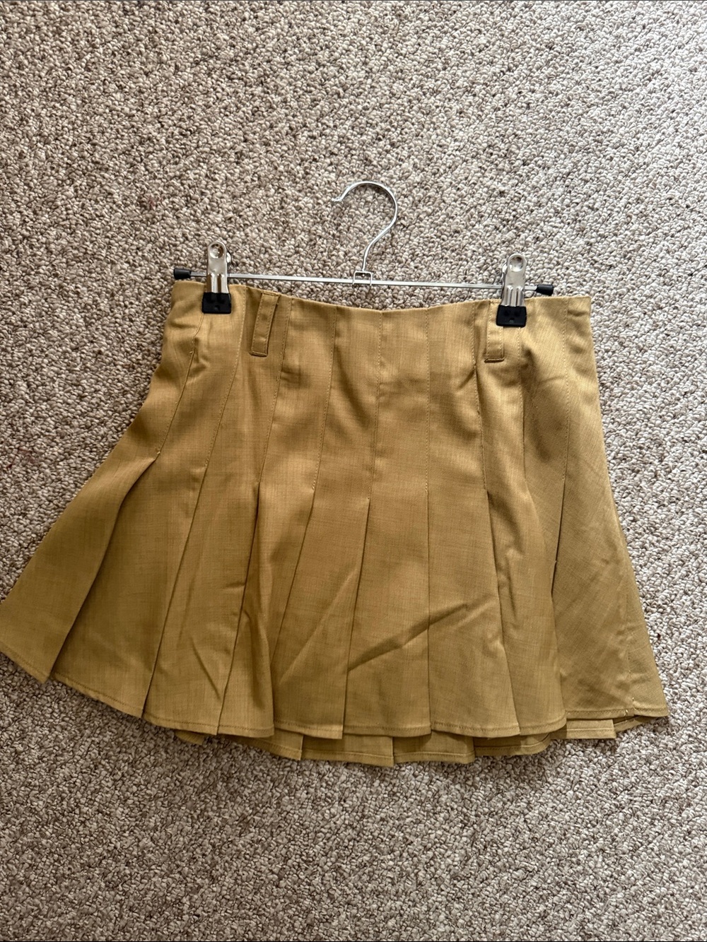 khaki pleated skirt